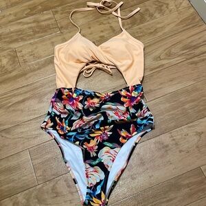 💥3/$12 Halter high waisted one piece